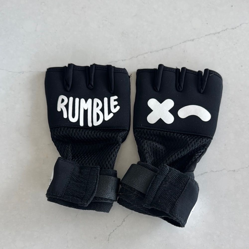 Rumble Black Men's boxing Gloves
